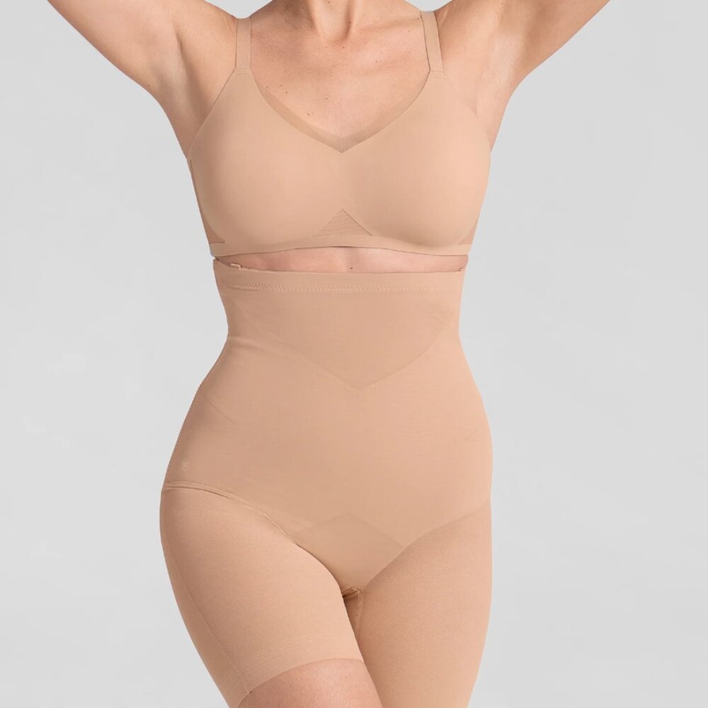 Honeylove Superpower Short Sand color